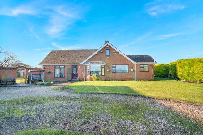 2 Bedroom Bungalow For Sale In Lincoln Road, East Markham, Newark, NG22