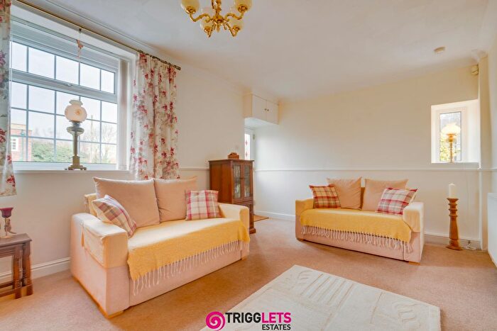 3 Bedroom Cottage For Sale In Pit Row, Hemingfield, Barnsley, S73
