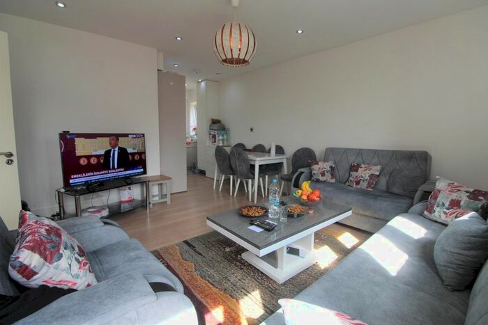 1 Bedroom Flat To Rent In Hertford Road, Enfield, EN3