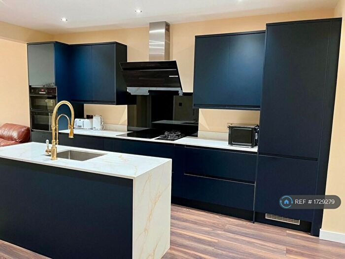 3 Bedroom Flat To Rent In Wentworth Park, London, N3