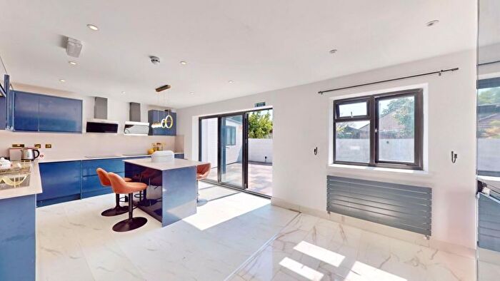 10 Bedroom Semi-Detached House To Rent In Windsor Road, Southall, UB2