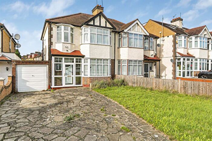 3 Bedroom Semi-Detached House For Sale In Ridge Avenue, Winchmore Hill, N21