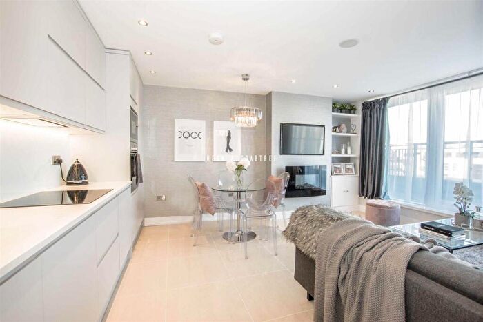 2 Bedroom Flat To Rent In Breakwater House, Ferry Court, Cardiff, CF11