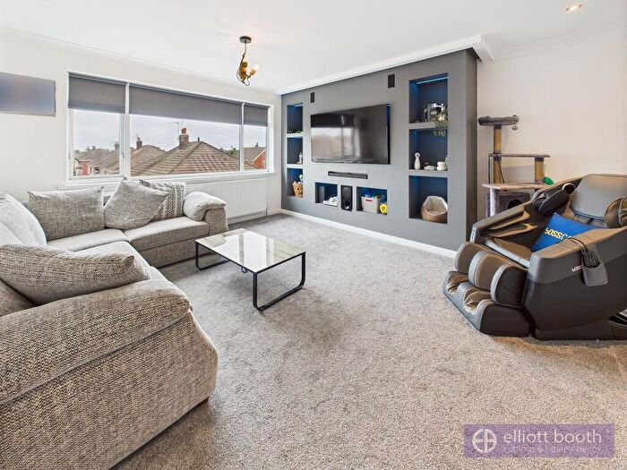 2 Bedroom Apartment For Sale In Dales Court, FY4