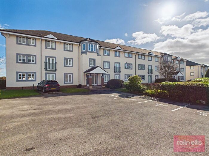 2 Bedroom Flat For Sale In Grenadier Court, Scarborough, YO12