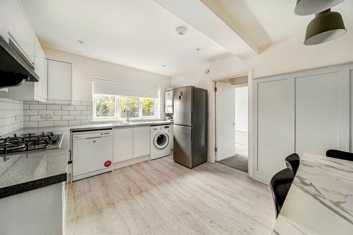 2 Bedroom Flat To Rent In Richmond Road, Kingston Upon Thames, KT2