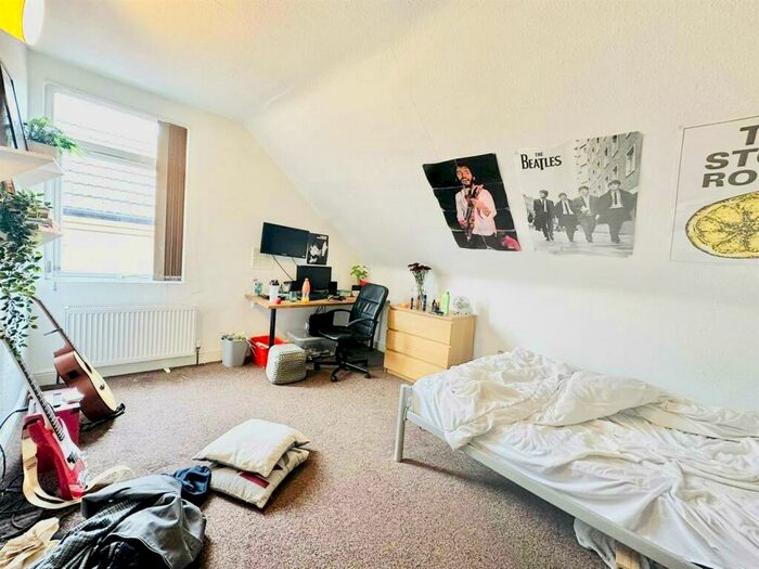 5 Bedroom House To Rent In Midland Avenue, Nottingham, NG7