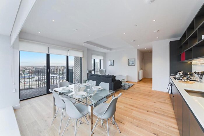 2 Bedroom Apartment For Sale In Grantham House, Botanic Square, London, E14