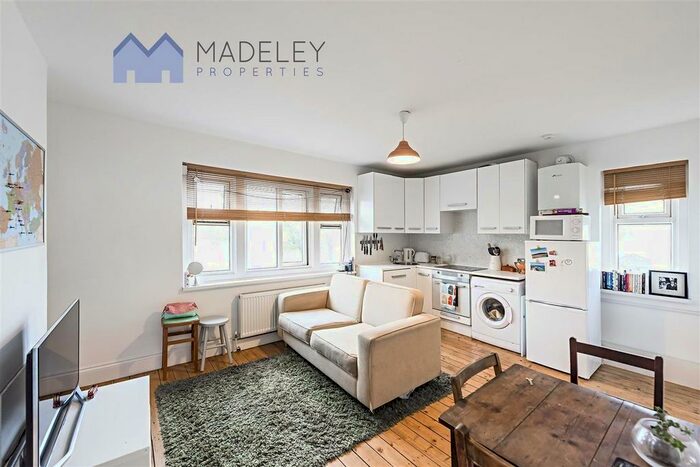 1 Bedroom Flat To Rent In Lower Richmond Road, London, SW14