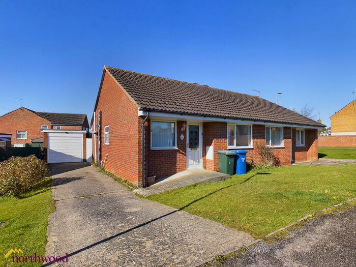 2 Bedroom Semi-Detached Bungalow To Rent In Sussex Drive, Banbury, OX16