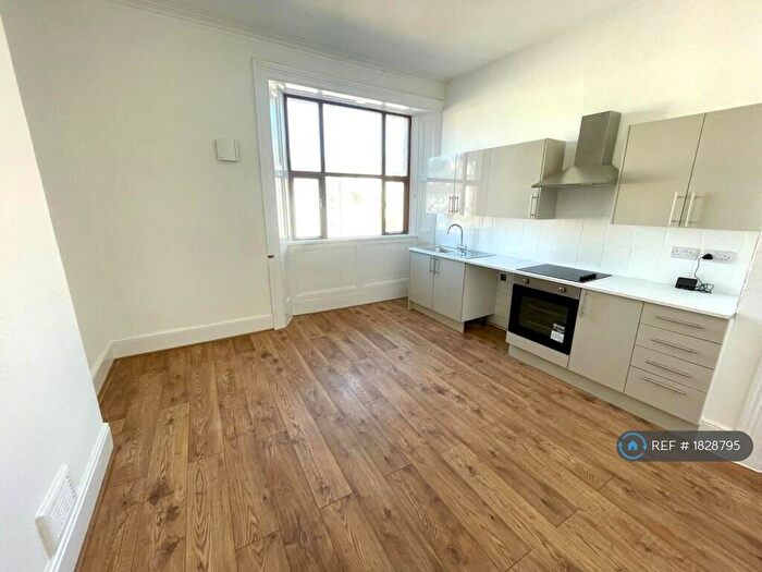 2 Bedroom Flat To Rent In Mostyn Street, Llandudno, LL30