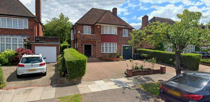 Studio To Rent In Norrice Lea, East Finchley, London, N2