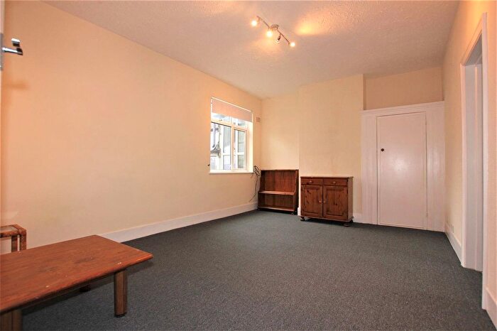 2 Bedroom Flat To Rent In Woodhouse Road, North Finchley, London, N12