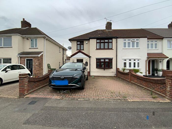 3 Bedroom End Of Terrace House To Rent In Carnforth Gardens, Hornchurch, Havering, RM12