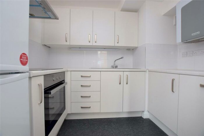 2 Bedroom Apartment To Rent In The Hawthorns, Well Lane, Leeds, West Yorkshire, LS7