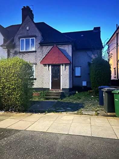 4 Bedroom Semi-Detached House To Rent In Sturgess Avenue, London, NW4