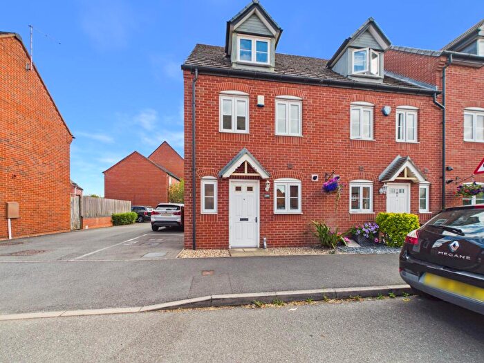 3 Bedroom End Of Terrace House To Rent In Foss Road, Hilton, DE65