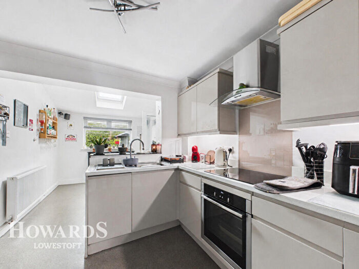 3 Bedroom Semi-Detached House For Sale In Grampian Way, Lowestoft, NR32