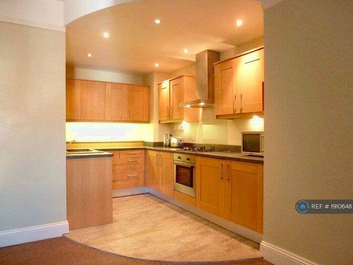 3 Bedroom Flat To Rent In West Jesmond, Newcastle Upon Tyne, NE2