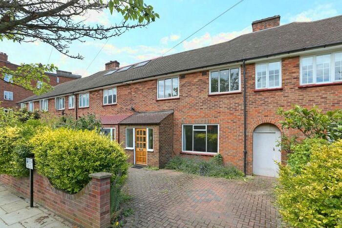 3 Bedroom Terraced House To Rent In Blanchedowne, London, SE5