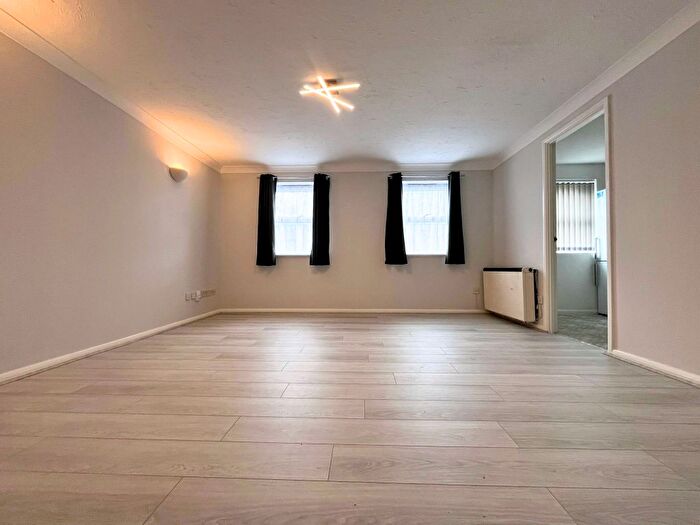 2 Bedroom Flat To Rent In Downings, Beckton, E6