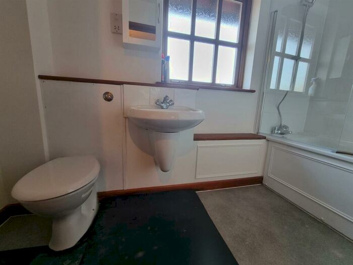 2 Bedroom Cottage To Rent In Lucks Hill, West Malling, ME19