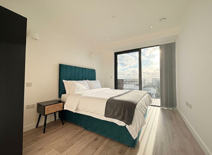 1 Bedroom Flat To Rent In Papermill House, Oxford Road, UB8