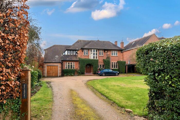 6 Bedroom Detached House For Sale In Beech Hill, Hadley Wood, EN4