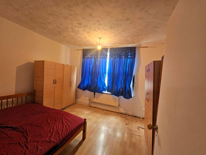 3 Bedroom Flat To Rent In Goodmayes Road, Ilford, IG3