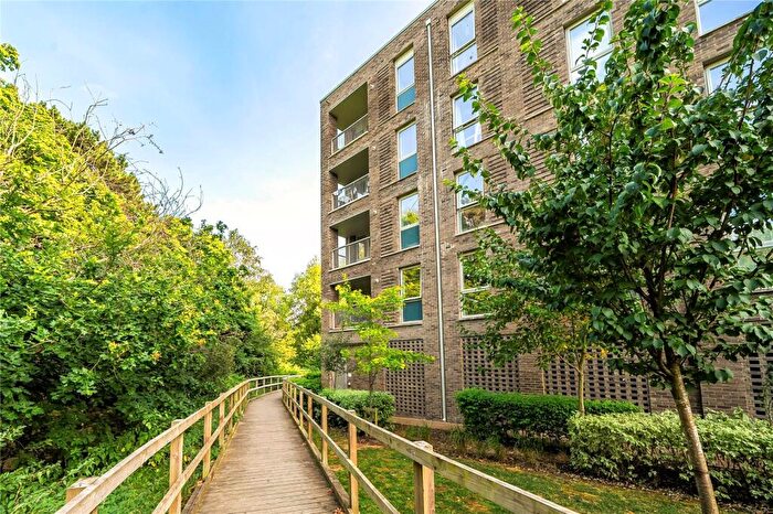 2 Bedroom Apartment For Sale In Armstrong Road, Littlemore, Oxford, OX4