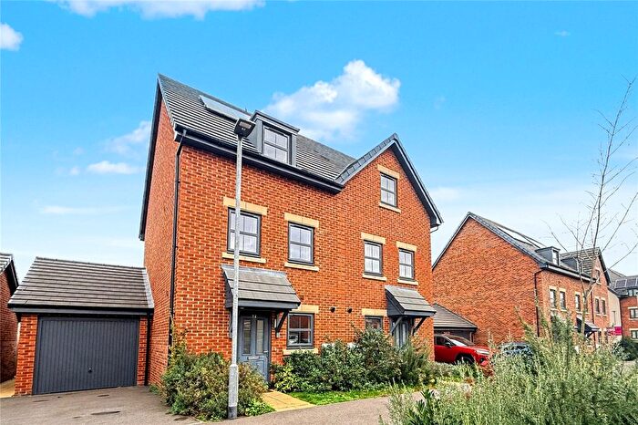 4 Bedroom Town House For Sale In Russell Chase, Binfield, Bracknell, Berkshire, RG42