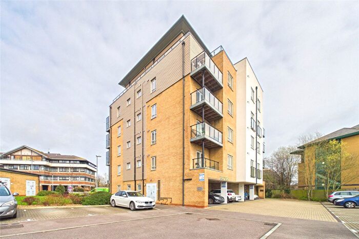 2 Bedroom Flat To Rent In Fleming Place, Bracknell, Berkshire, RG12
