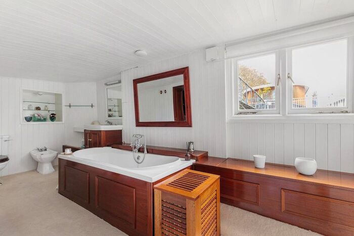 5 Bedroom Property To Rent In Lightermans Walk, Wandsworth, SW18