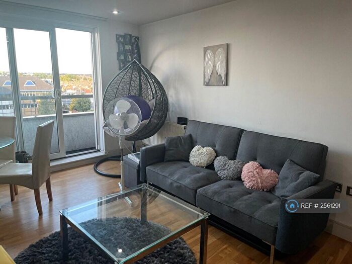 1 Bedroom Flat To Rent In Raphael House, Ilford, IG1