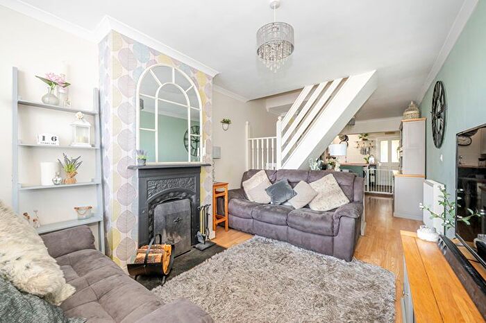 2 Bedroom Terraced House For Sale In Queens Road, TN6
