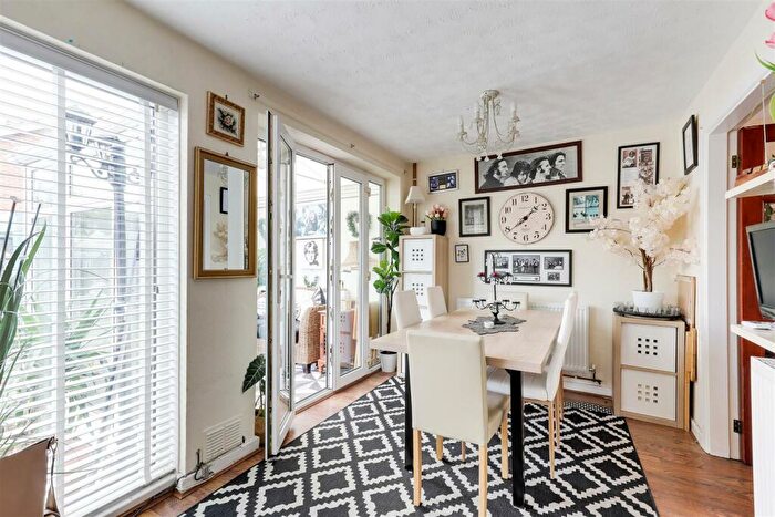 3 Bedroom Terraced House For Sale In Sloethorne Gardens, Arnold, Nottinghamshire, NG5