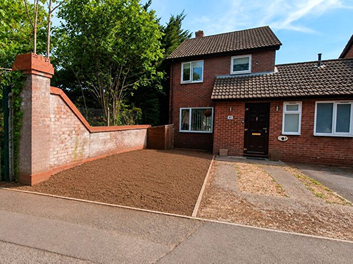 4 Bedroom Link Detached House For Sale In Rowlheys Place, West Drayton, UB7