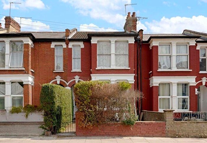 2 Bedroom Apartment For Sale In Mount Pleasant Road, Tottenham, N17