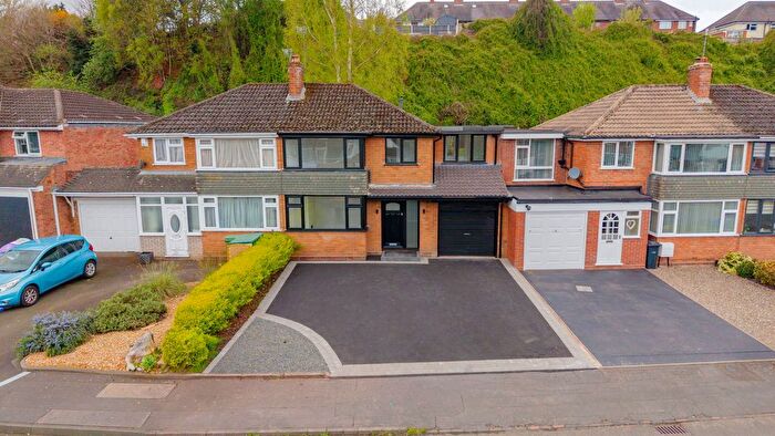 4 Bedroom Semi Detached House For Sale In Richmond Grove, Wollaston, Stourbridge, DY8