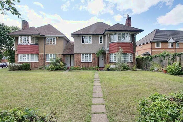 2 Bedroom Maisonette To Rent In Oakwood Close, Oakwood, N14