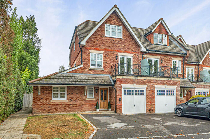 4 Bedroom End Of Terrace House For Sale In Broomfield, Binfield, Bracknell, Berkshire, RG42