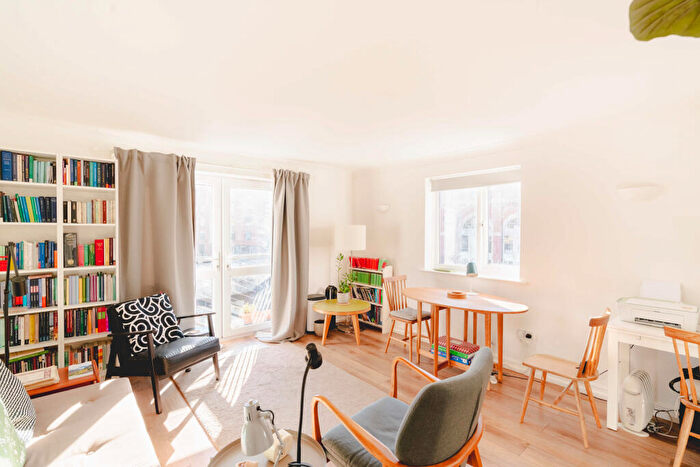 1 Bedroom Flat For Sale In Ferrymans Court, Queen Street, St. Philips, Bristol, BS2