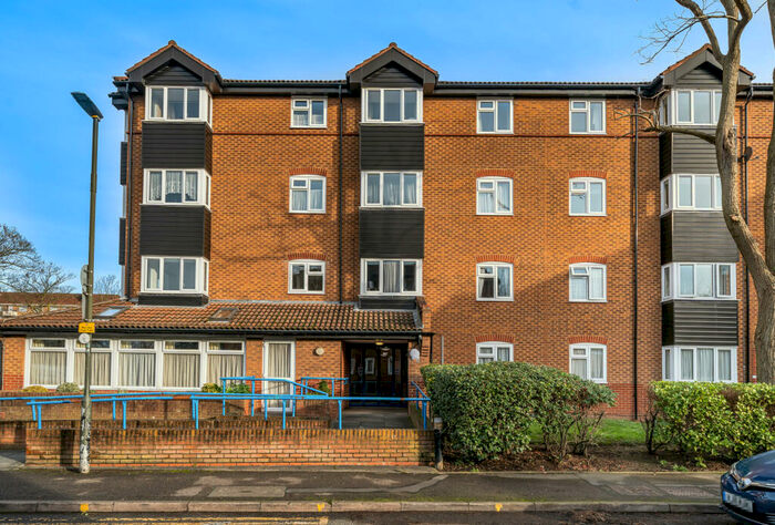 1 Bedroom Apartment For Sale In Chatsworth Place, Mitcham, CR4