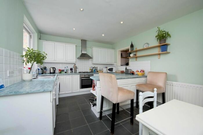 3 Bedroom Flat To Rent In Huron Road, London, SW17