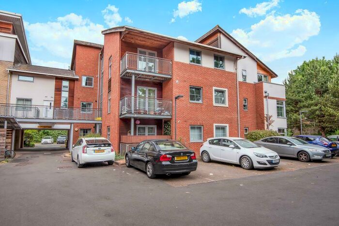 2 Bedroom Apartment To Rent In Windmill Road, Slough, SL1