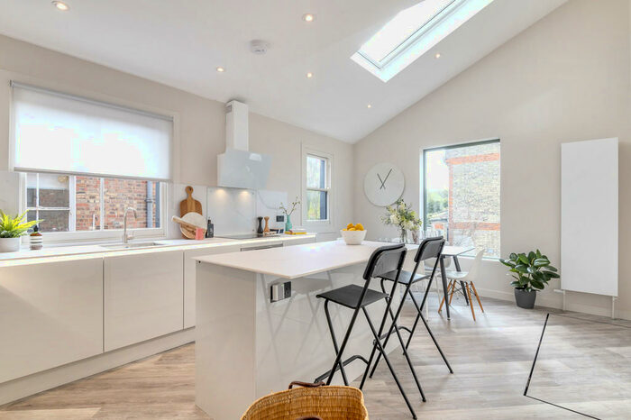 4 Bedroom Maisonette To Rent In Albert Road, Alexandra Park, N22