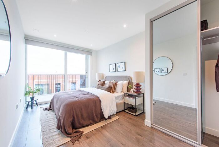 3 Bedroom Flat To Rent In The Watermint, Hendon, London, NW9