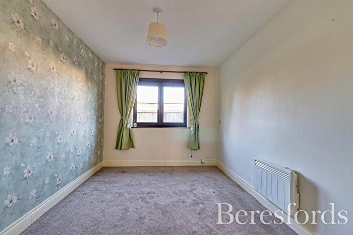 1 Bedroom Bungalow For Sale In Crescent Road, Heybridge, CM9
