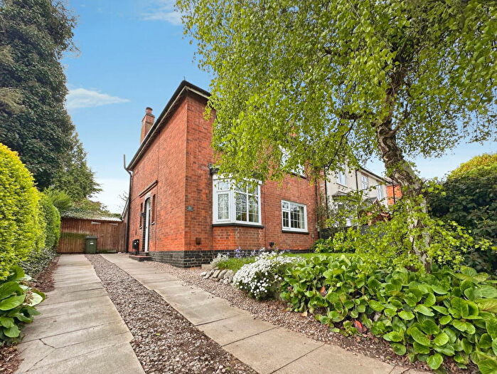 3 Bedroom Semi-Detached House For Sale In Leicester Road, Glen Parva, Leicester, LE2