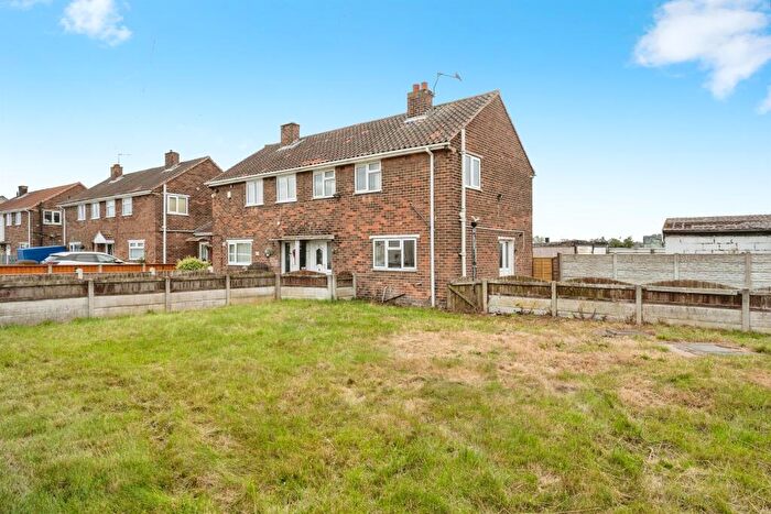 3 Bedroom Semi-Detached House For Sale In The Oval, Dunscroft, Doncaster, DN7
